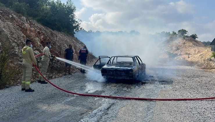 Otomobil alev alev yandı, orman ekipleri söndürdü