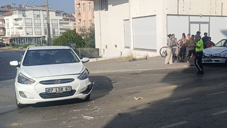 Manavgat’ta iki otomobil çarpıştı: 1 yaralı