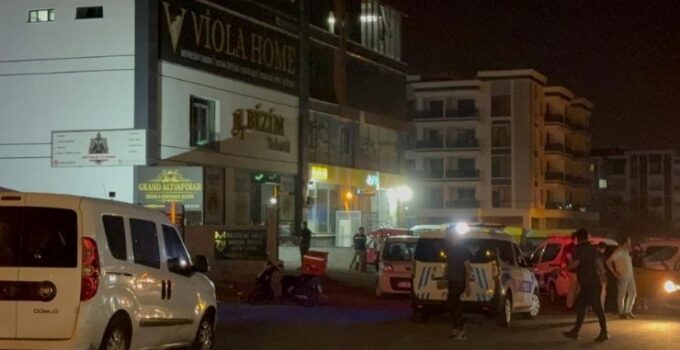 Düğün salonunda tekmeli, yumruklu, bıçaklı kavga: 2 yaralı