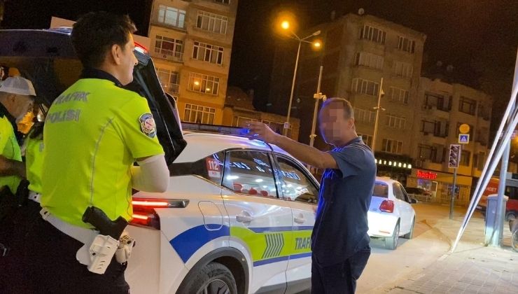 Otomobilini yol ortasına park edip, çorba içmeye giden alkollü sürücüye 45 bin TL ceza