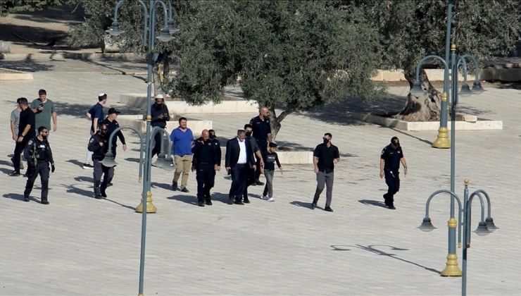 İsrail’in aşırı sağcı Ulusal Güvenlik Bakanı Ben-Gvir Mescid-i Aksa’ya baskın düzenledi