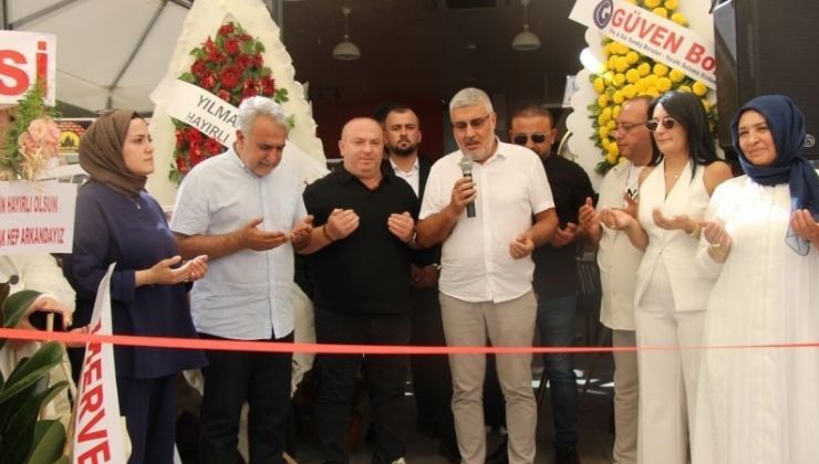 Lumierére Di Mai kafe hizmete girdi