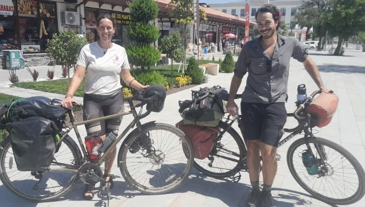 Bisikletleriyle Türkiye turu yapan Kanadalı ikili Karapınar’da