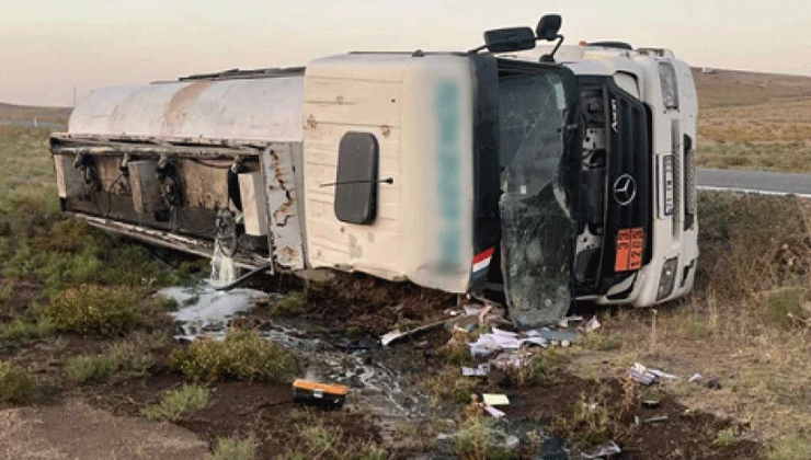 Konya’da akaryakıt yüklü tanker devrildi: Sürücüsü yaralandı
