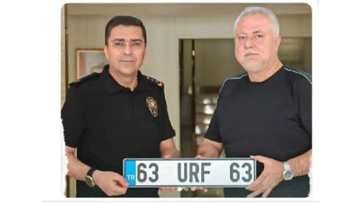Takımına destek olmak için plaka aldı, verdiği miktar dudak uçuklattı
