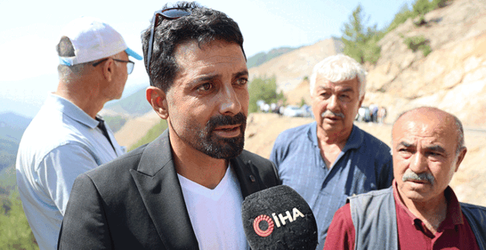 Adana’da 5 kişinin öldüğü yolda, muhtarlar nöbet tutan ailelere destek verdi
