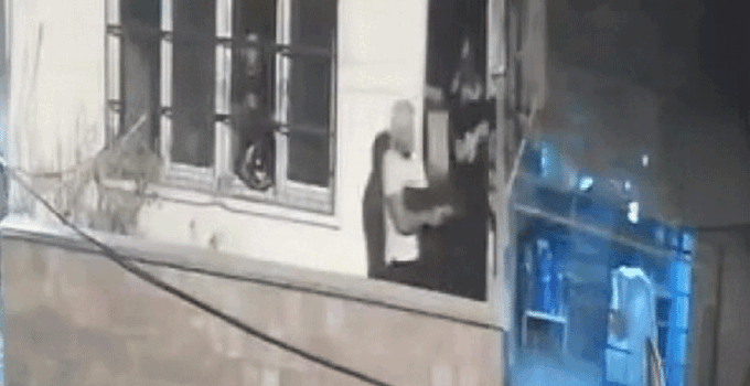 Adana’da balkondan balkona silahlı çatışma: 4 gözaltı