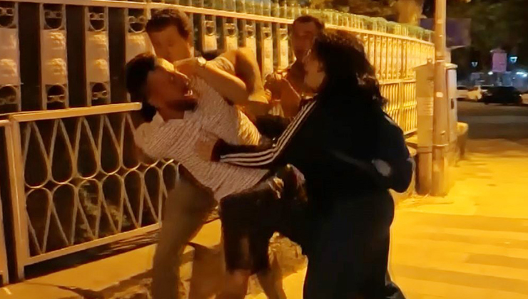 Aksaray’da erkek arkadaşından kaçarken yakalandı, kendini köprüden atmak istedi