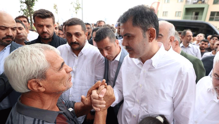 Bakan Kurum, depremzede aileyi ziyaret etti