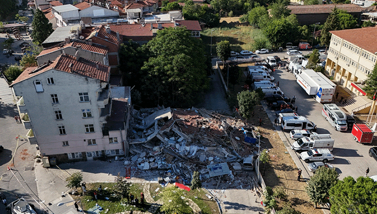 Balıkesir’de 1 yıkık, 13 ağır hasarlı, 61 az hasarlı yapı tespit edildi
