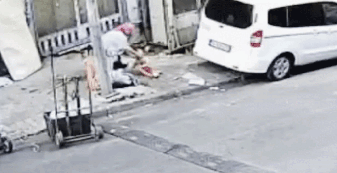 Balkondan düşen 4 yaşındaki çocuğun görüntüleri kameraya yansıdı