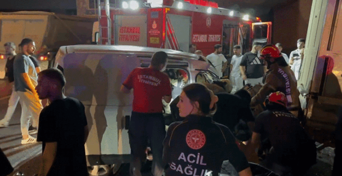 Bayrampaşa’da alkollü sürücünün kullandığı araç kamyonete çarptı: 3 yaralı