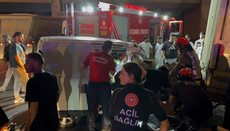 Bayrampaşa’da alkollü sürücünün kullandığı araç kamyonete çarptı: 3 yaralı