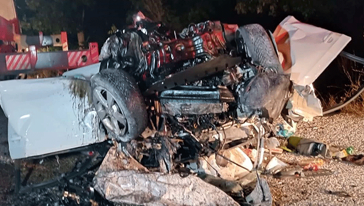 Çanakkale’de iki otomobilin çarpıştığı kazada ölen 6 kişinin kimlikleri belirlendi