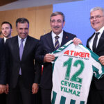 Cevdet Yılmaz’a Konyaspor forması hediye edildi
