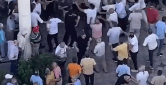 CHP Atakum delege seçimlerinde yumruklar havada uçuştu, profesör yüzüne tekme yedi