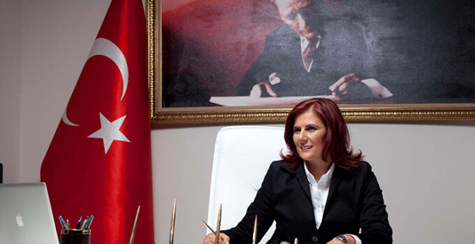 CHP’den istifa eden Özlem Çerçioğlu, AK Parti’ye katıldı