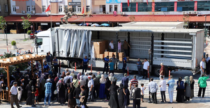 Cihanbeyli’de 350 aileye yardım eli uzatıldı