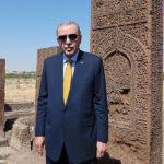 Cumhurbaşkanı Erdoğan, Ahlat’ta Selçuklu Meydan Mezarlığı’nı ziyaret etti