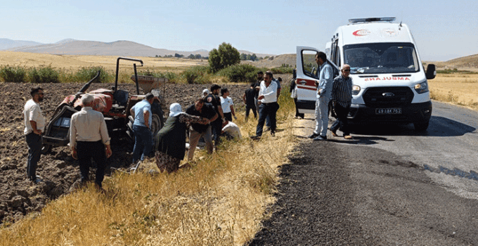 Devrilen traktörün altında kalan genç hayatını kaybetti