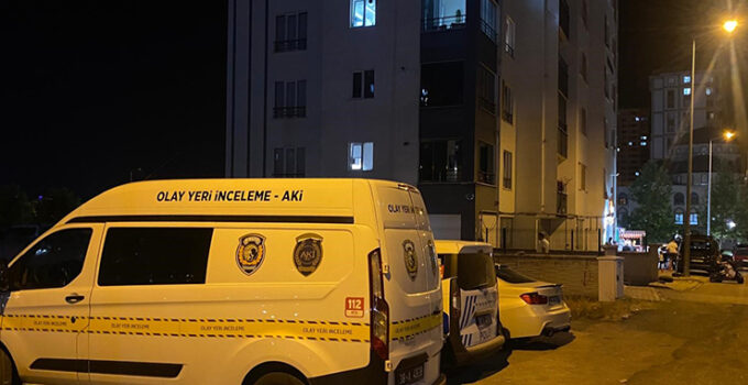 Dolaptaki eşyasının yerini değiştirdiği için kardeşini bıçakladı