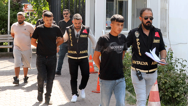 Düğünde karşılaştığı eşinin eski nişanlısını öldürdü
