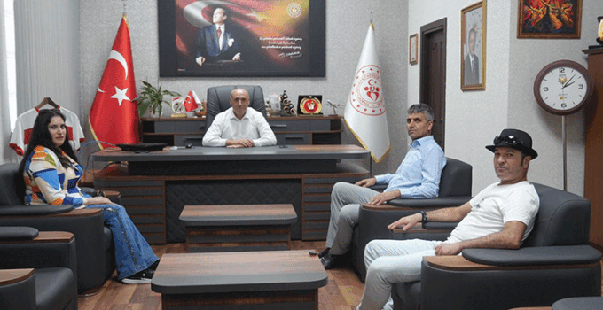 Dünya Görmeyenler Derneği’nden Öztürk’e ziyaret