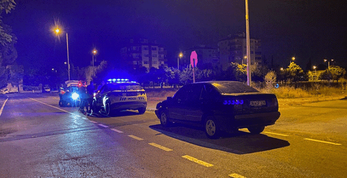 ‘Dur’ ihtarına uymayan ehliyetsiz sürücü yakalandı