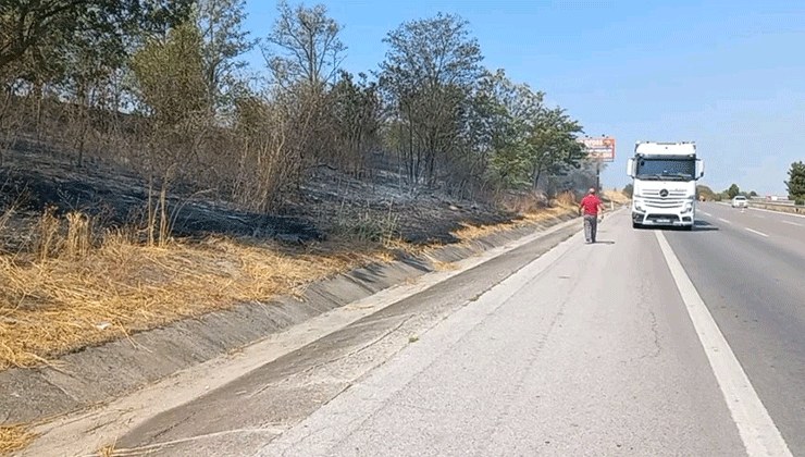 Otobanda fırlayan tır lastiği yangın çıkardı