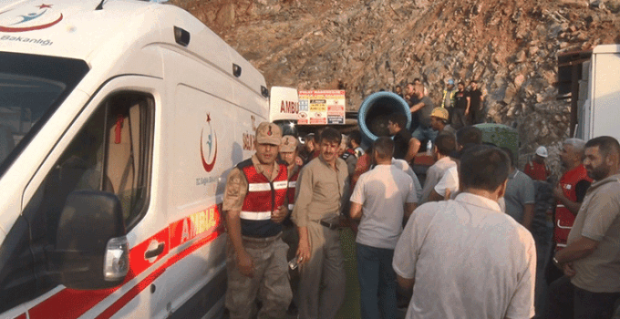 Elazığ’da göçük altında kalan işçinin cenazesi hastane morguna kaldırıldı