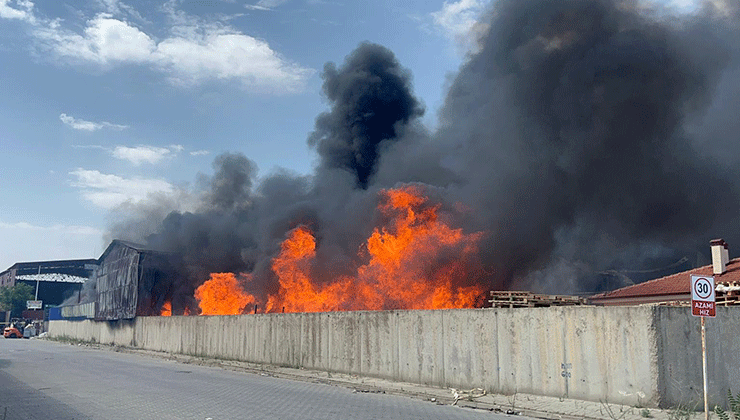 Eskişehir’de fabrikada çıkan yangın, 2 fabrikaya daha sıçradı