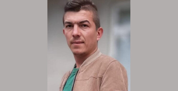 Evin balkonunda tartıştığı 2 kişiyi tabancayla öldürdü