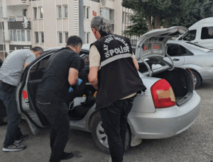 Evinin önünde pompalı tüfekle vuruldu