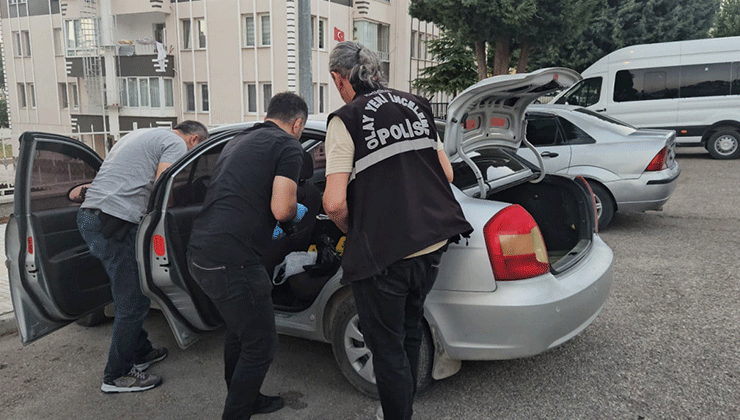 Evinin önünde pompalı tüfekle vuruldu