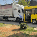 Gaziantep’te durakta yolcu alan halk otobüsüne tır çarptı: 2’si ağır 3 yaralı