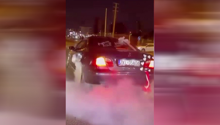 Gelin arabasıyla yolu kapatıp lastik yaktılar: Araç trafikten men edildi