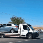 Hafif ticari araç ile otomobil çarpıştı: 4 yaralı