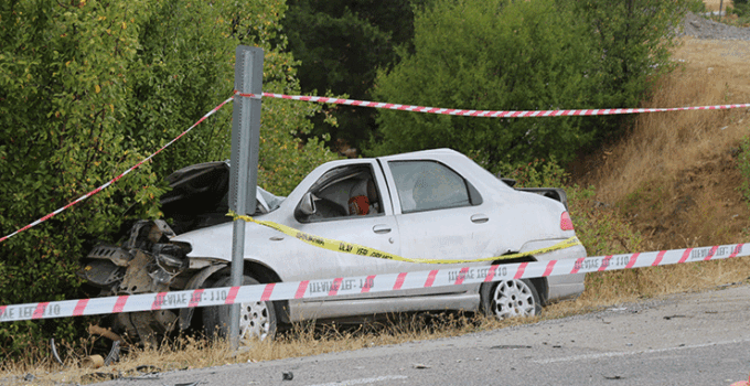 Hafriyat kamyonuyla çarpışan otomobildeki 15 yaşındaki çocuk öldü, babası ağır yaralandı