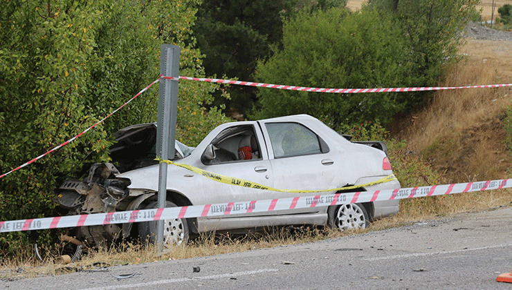 Hafriyat kamyonuyla çarpışan otomobildeki 15 yaşındaki çocuk öldü, babası ağır yaralandı