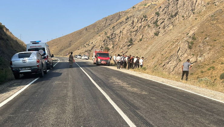 Hakkari’de kamyon uçuruma yuvarlandı: 1 ölü