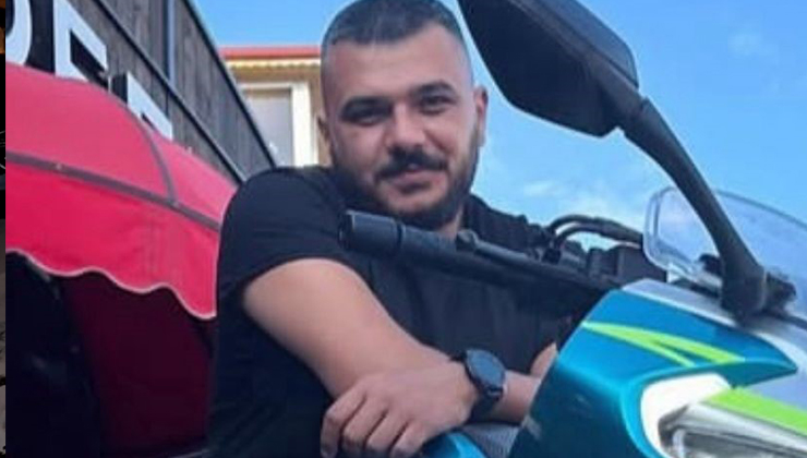 İki otomobilin arasında sıkışan motosiklet sürücüsü hayatını kaybetti