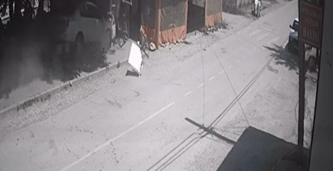 Isparta’da otomobil kıraathaneye daldı: 1 ölü, 1 yaralı