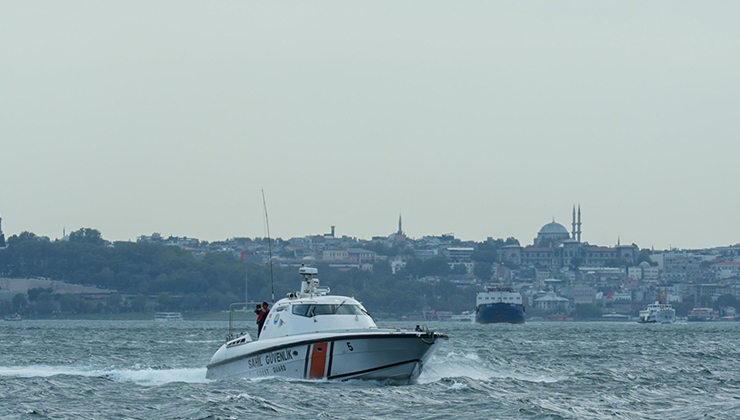 İstanbul Boğazı’ndaki yarışmada kaybolan Rus yüzücüyü arama çalışmaları sürüyor