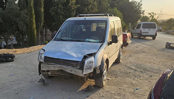İzmir’de otomobil ile motosiklet çarpıştı: 1 ölü