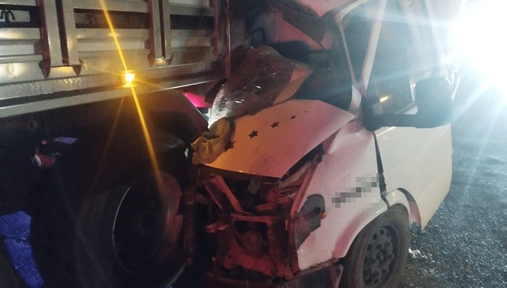Konya’da kamyonet tıra arkadan çarptı: 1 ağır yaralı