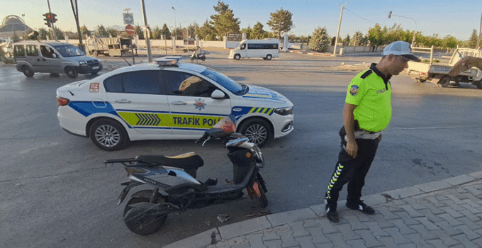 Karaman’da elektrikli bisiklet otomobille çarpıştı: 2 yaralı
