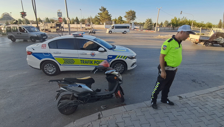 Karaman’da elektrikli bisiklet otomobille çarpıştı: 2 yaralı
