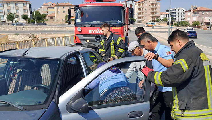 Karaman’da kaza sonrası araçtan çıkamayan yaşlı kadını itfaiye kurtardı: 3 yaralı