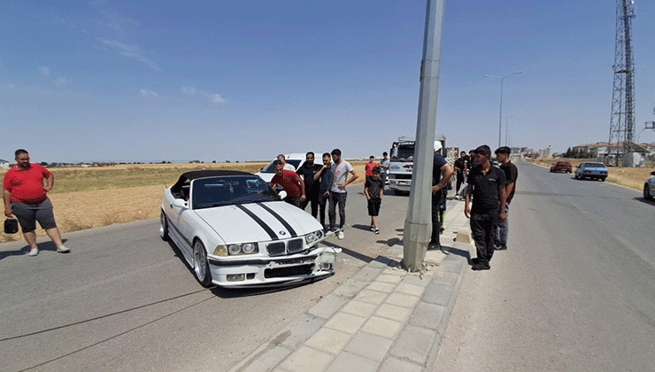 Karaman’da otomobil aydınlatma direğine çarptı: 1 yaralı