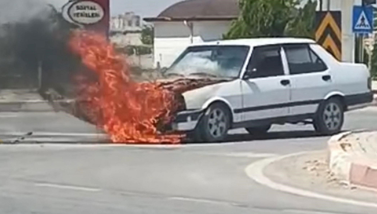 Karaman’da seyir halindeki otomobil alev alev yandı